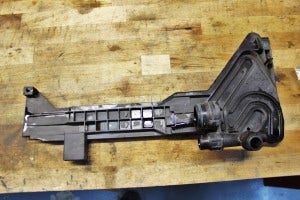 Manual transmission radiator mounting plate