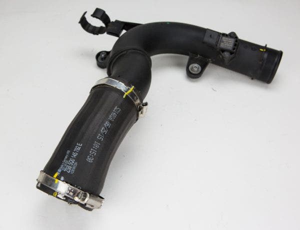 The cold-side piping is made up from the cost-effective dynamic duo that is rubber and plastic. These are great for daily driving, but could show some issues once you add some spice to your daily commute.